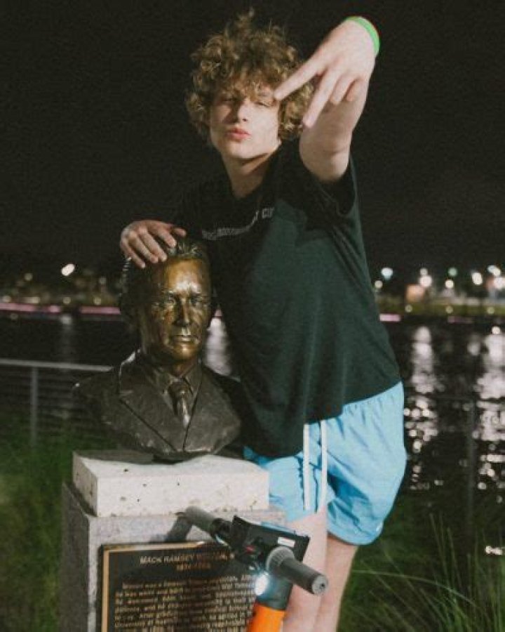 Dizzy Dyl Age | Wiki, Net worth, Bio, Height, Girlfriend?