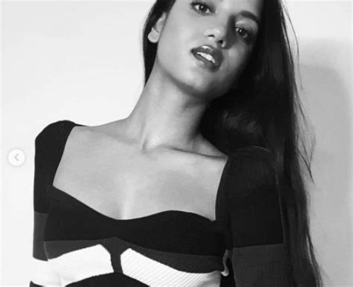 How tall is Amita Suman