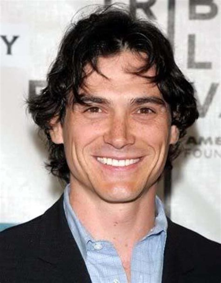 How tall is Billy Crudup