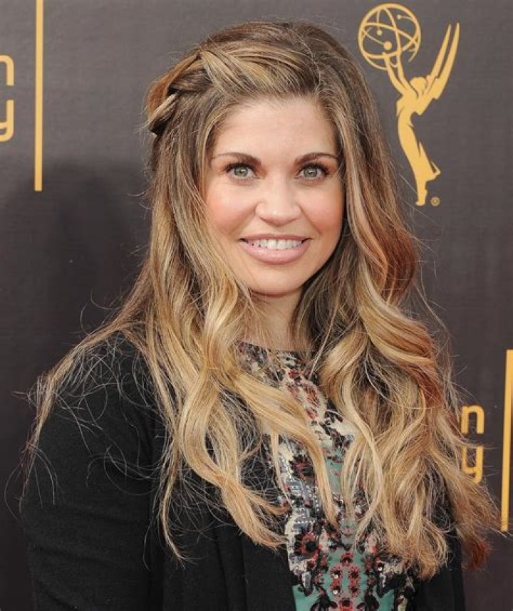 How tall is Danielle Fishel