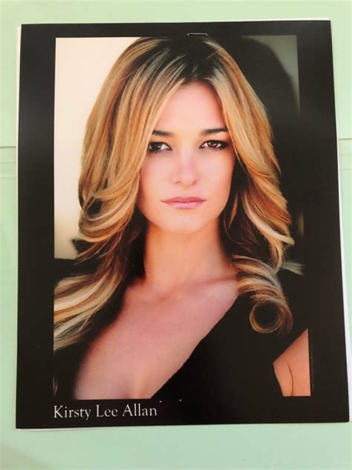 How tall is Kirsty Lee Allen