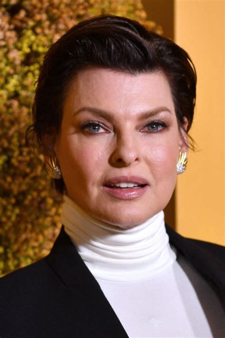 How tall is Linda Evangelista