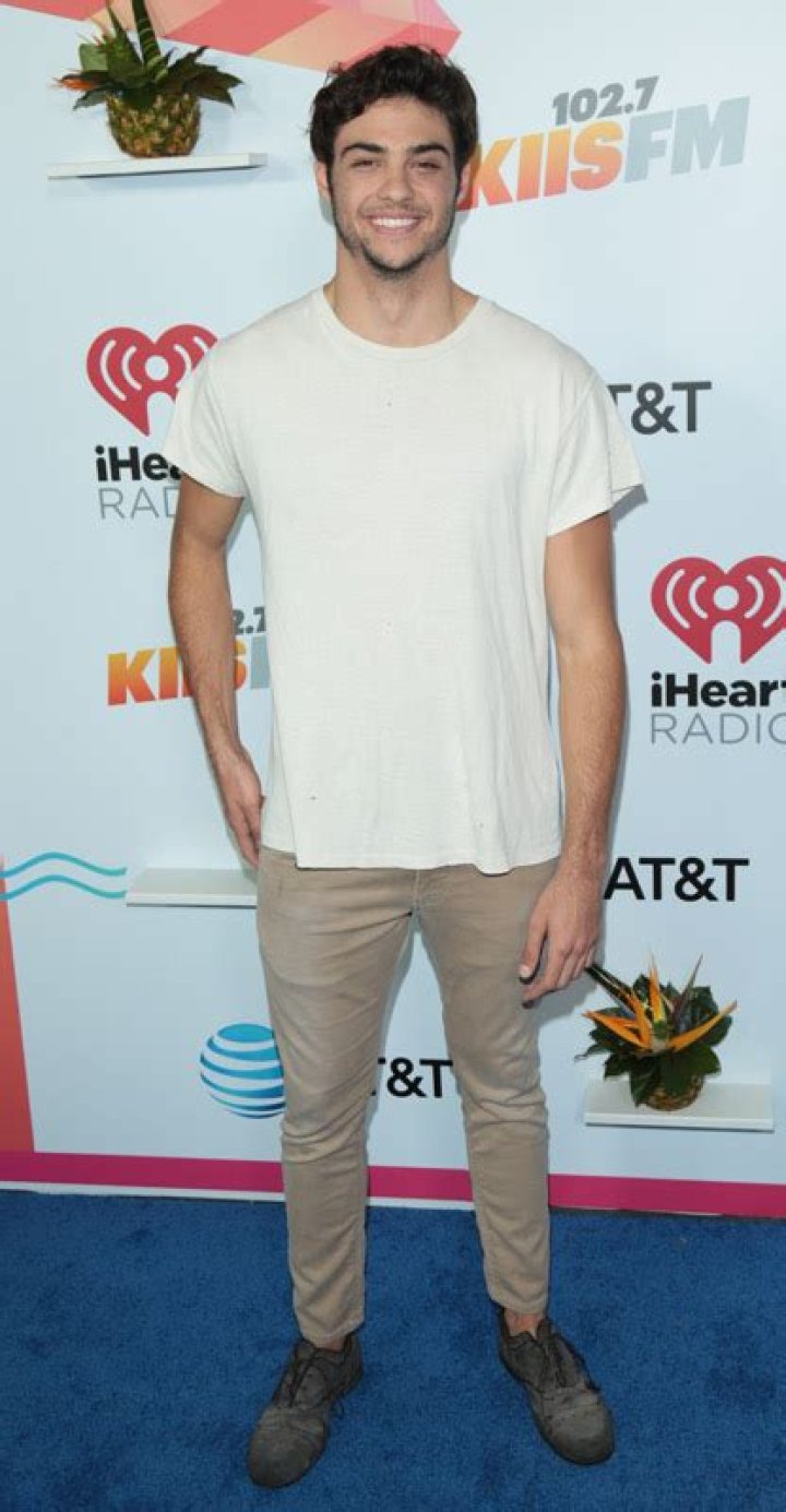 How tall is Noah Centineo