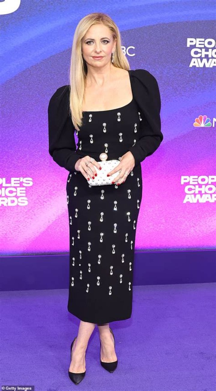 How tall is Sarah Michelle Gellar