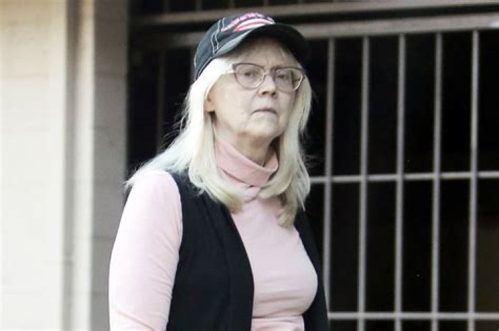 How tall is Shelley Long