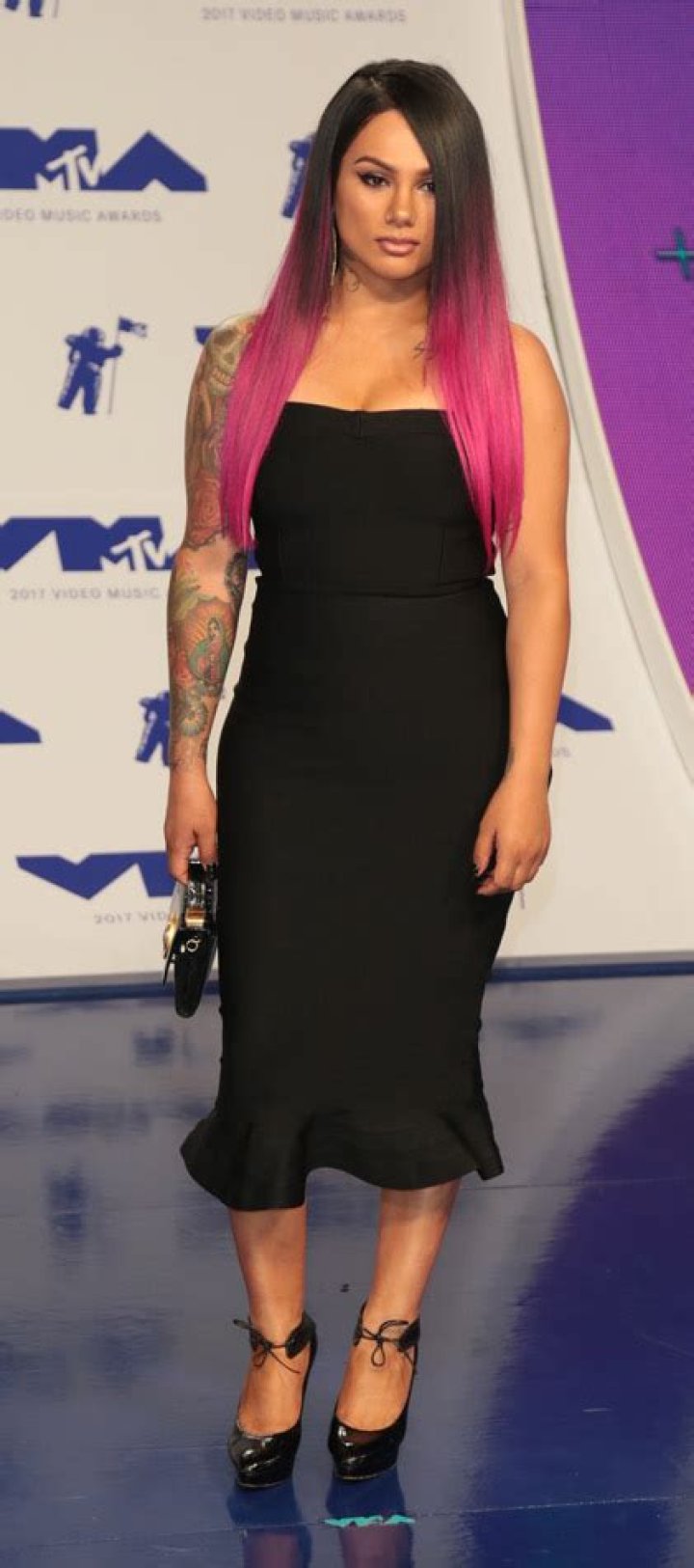 How tall is Snow Tha Product