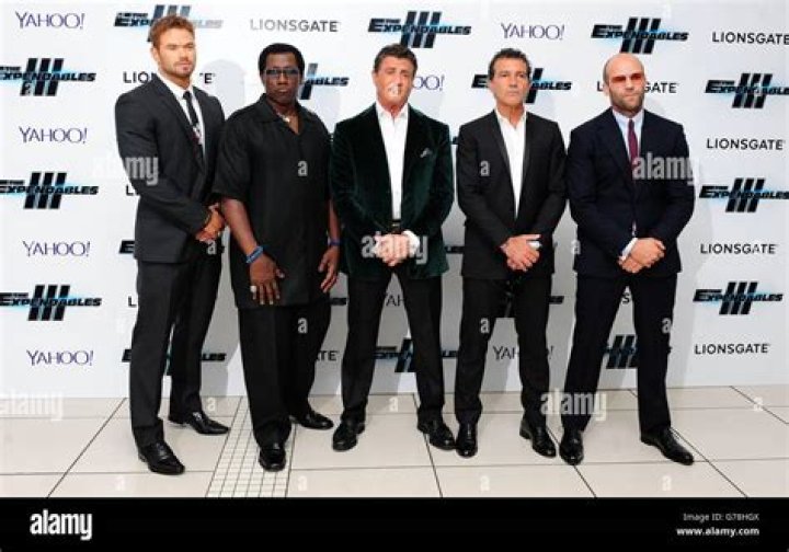 How tall is Wesley Snipes