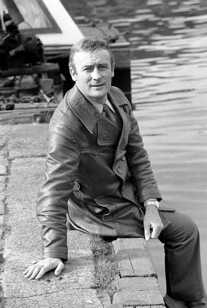 How tall was Edward Woodward